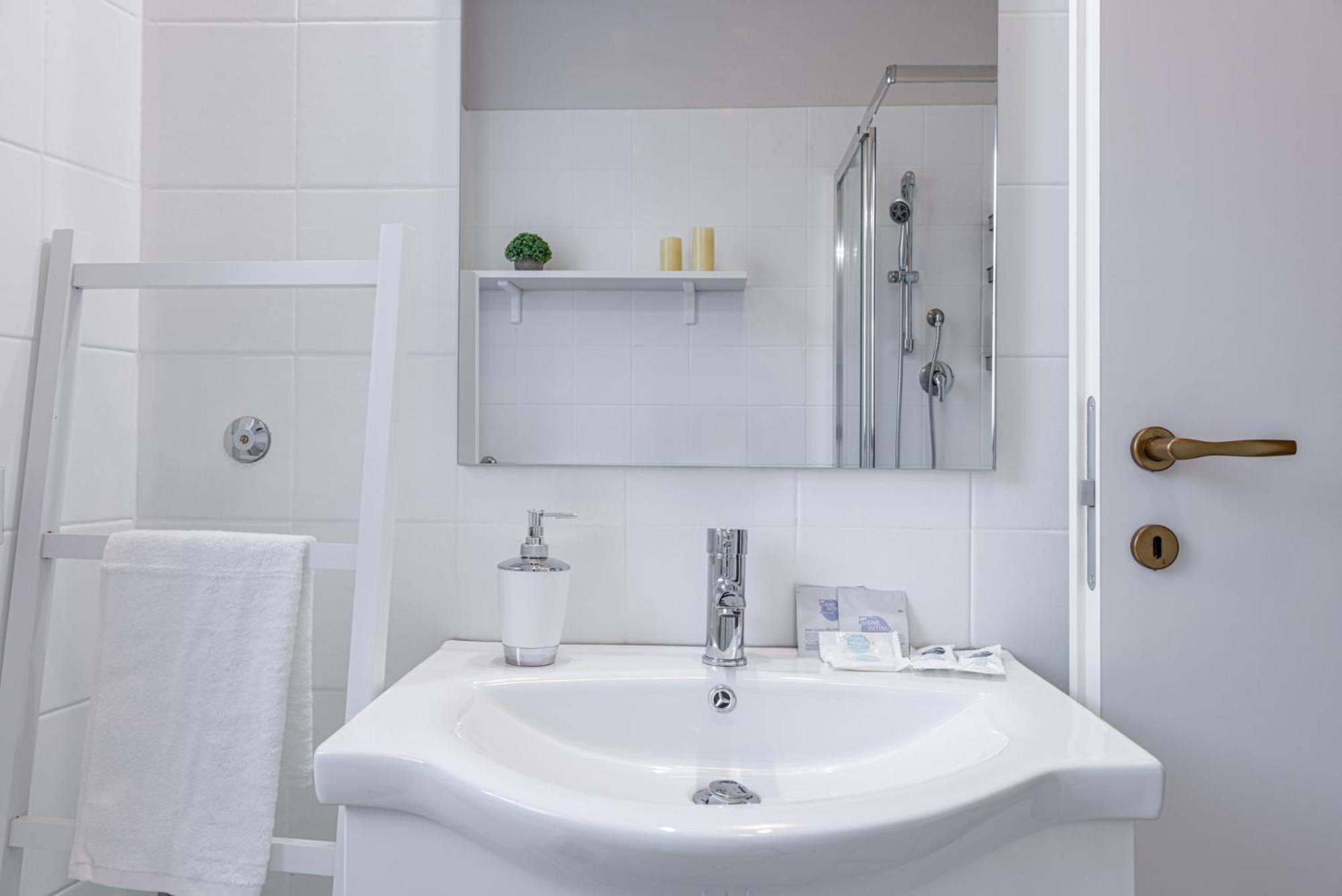 Gallarate Central Suite ภายนอก รูปภาพ